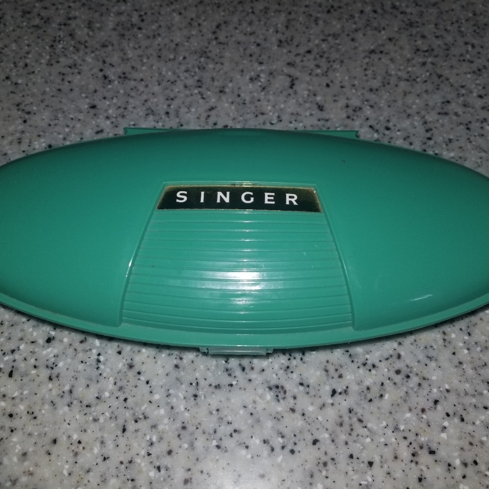 Vintage Singer sewing accessories